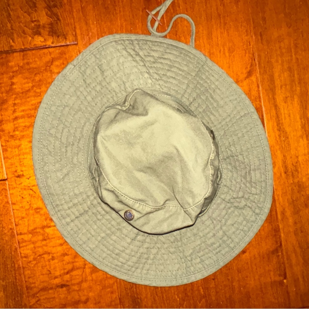 Bucket hat